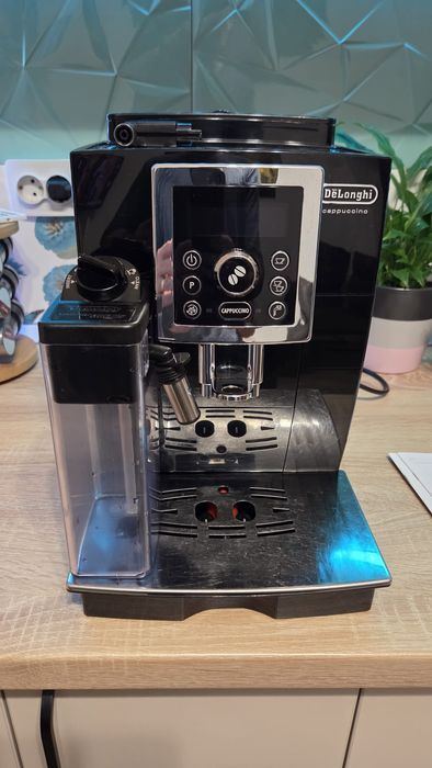 Expresor Automat DeLonghi Capuccino ECAM 23.460.
Utilizat 3 ani si jum
