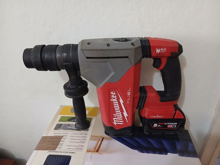 Rotopercutor cu acumulator milwaukee