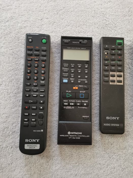 Различни модели дистанционни.