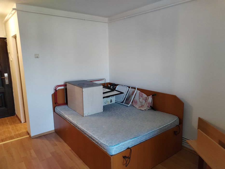 Inchiriez Garsoniera zona Tractorul, aproape de piata