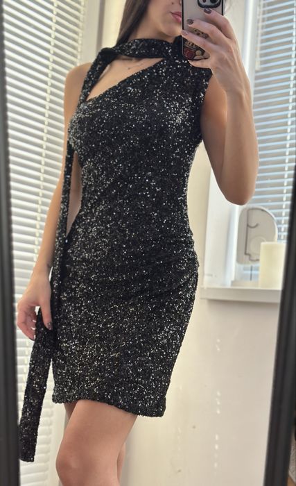 Празнични рокли с пайети