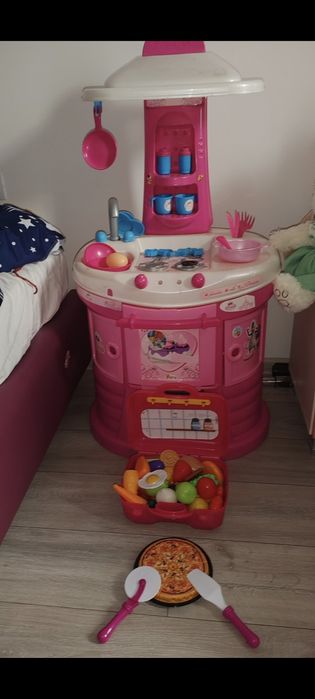 Vând măsuță copii, scaune și roaba nisip