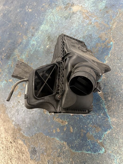 Carcasa filtru aer audi a4 b8 audi a5 2.0tdi cgl cjc