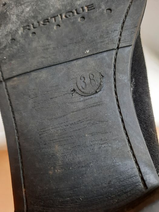 Botine din piele intoarsa neagra mărimea 38.