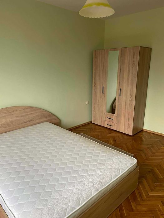 Дава се под наем Тристаен апартамент в Ловеч, Вароша - 100 кв.м за 353.94 € - Снимка #1
