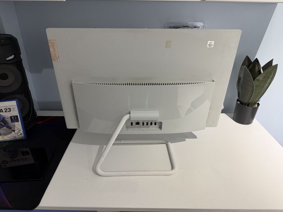 Моноблок Lenovo IdeaCentre AIO 3 24IMB05