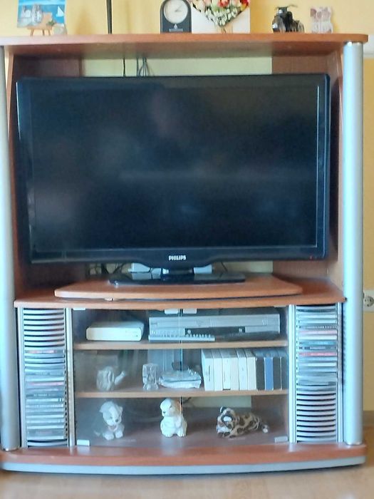 Телевизионен шкаф