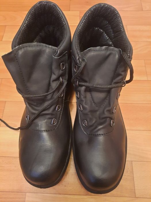 Рабочие ботинки сатылады