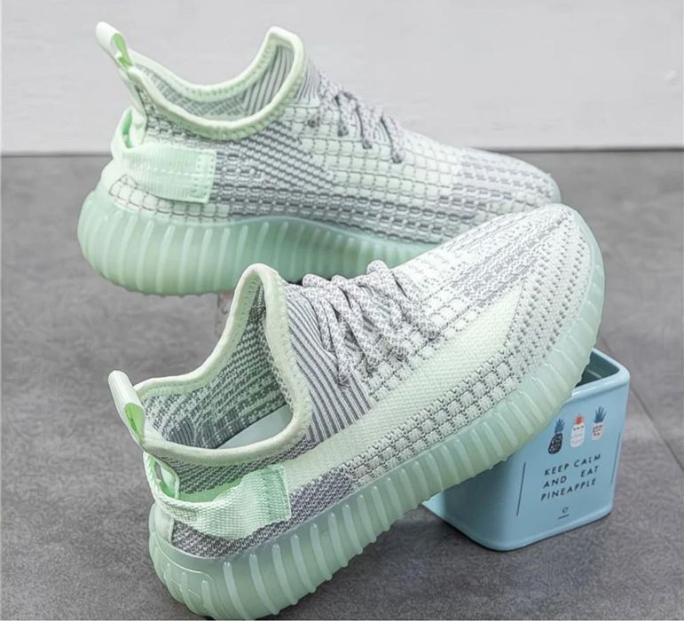 Кросовки  Yeezi BOOST 350