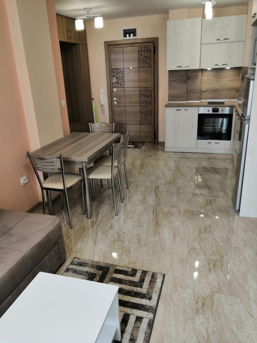 Дава се под наем Двустаен апартамент в Благоевград, Идеален център - 50 кв.м за 340 € - Снимка #1