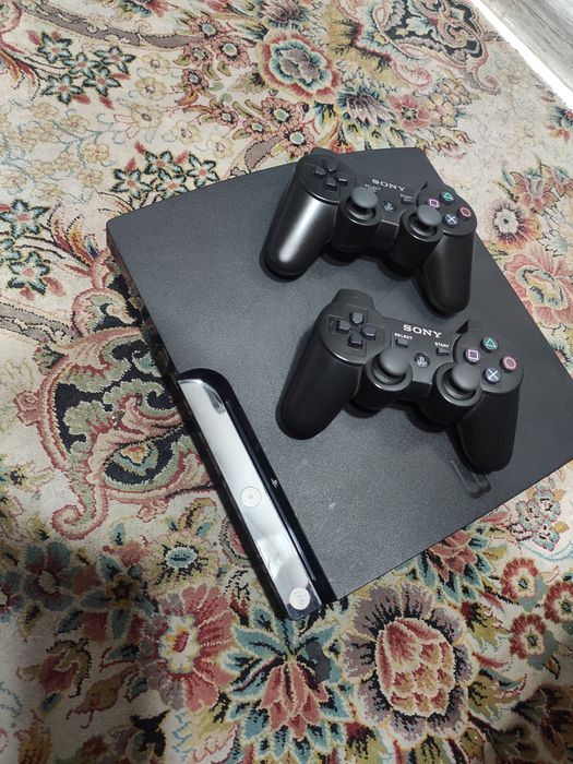 Playstation 3.   30+game    2ta joyistik