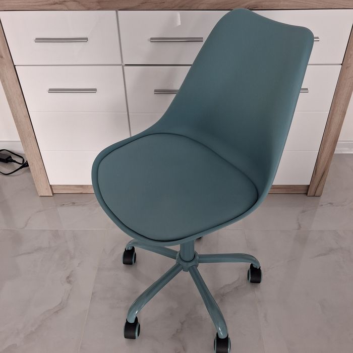 Scaun de birou rotativ