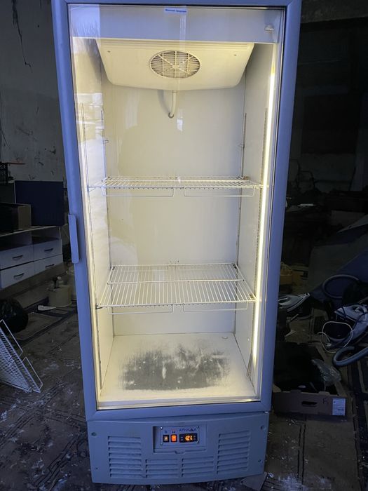 Продам холодильник витринный