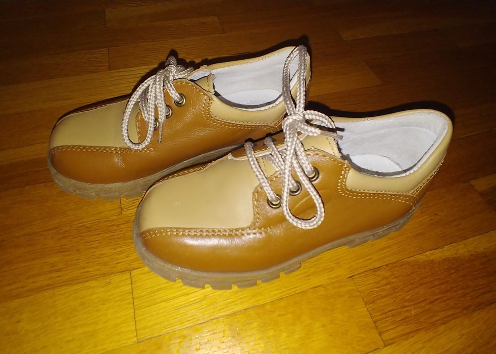 Пролетни обувки, номер 26
5 лв