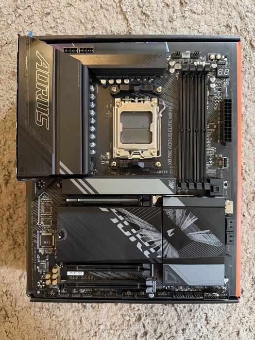 Gigabyte X870E AORUS ELITE WIFI7 – defectă