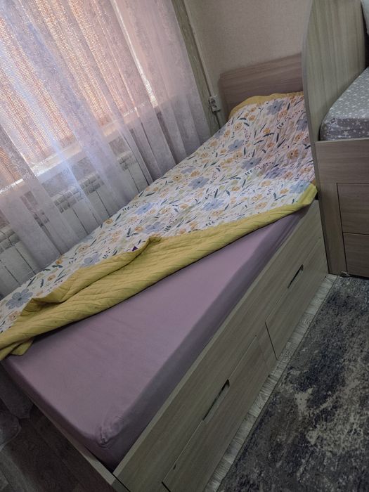 Продается кровать детская с матрасом.