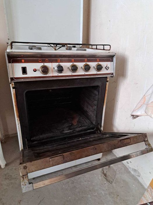 Газовая плита БРЕСТ в хорошем раб. состоянии.