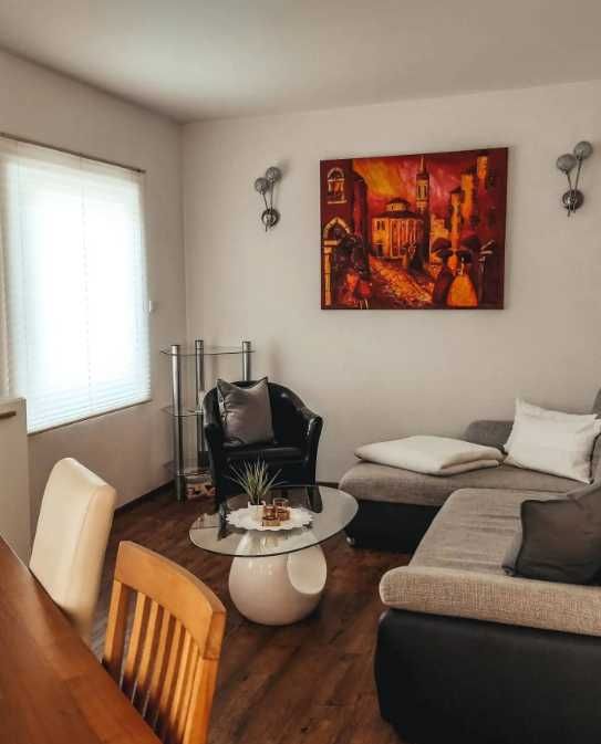 Дава се под наем Двустаен апартамент в Пловдив, Изгрев - 68 кв.м за 336.6 € - Снимка #2