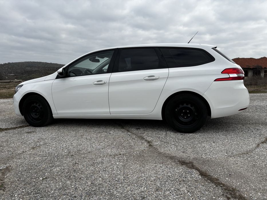 Автомобил Peugeot 308 SW 1.2 бензин