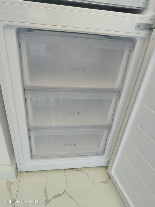 Холодильник Haier.