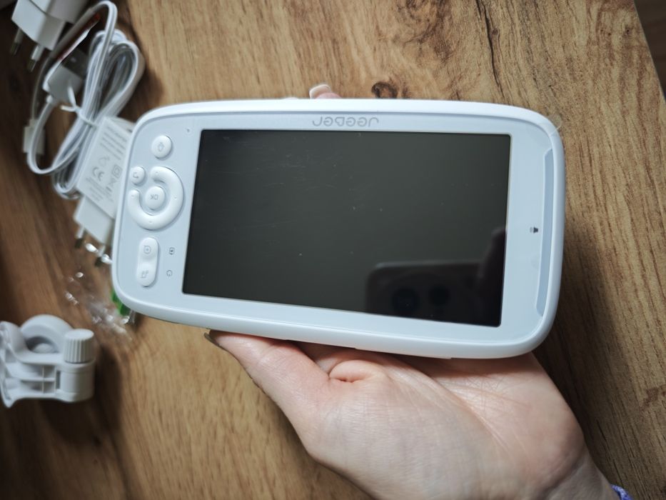 Видео бебефон jeeber с камера и 5” IPS дисплей – чисто нов, с лепенки.