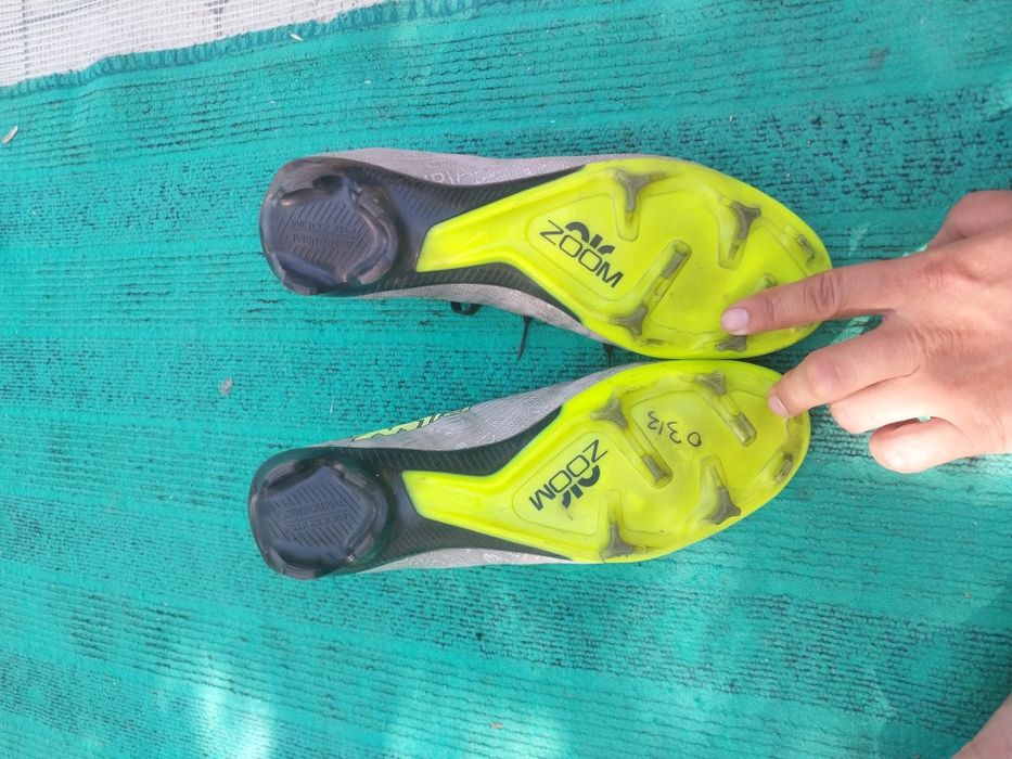 Air zoom butsi 42 razmer holati ideal razmer tushmaganigi uchun sotila