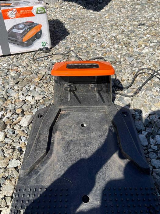 Robot tuns iarba Yard Force Force Compact 300RBS