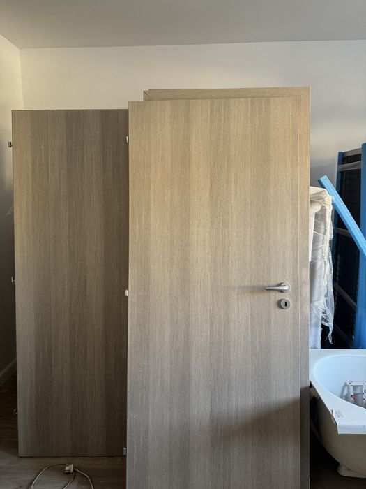 Vand 3 usi , noi, intacte