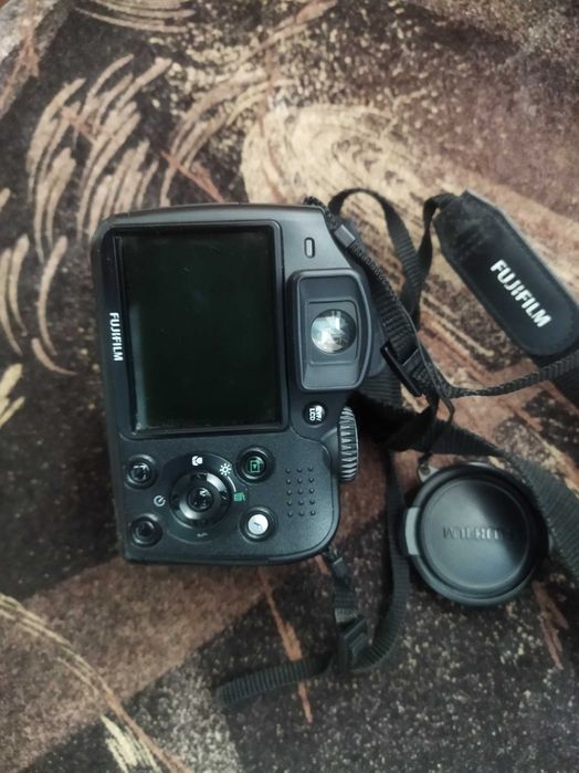 FUJIFILM FinePix S5700 Digital Camera