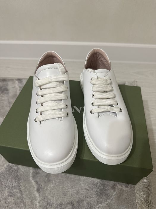 Белые кожанные кеды