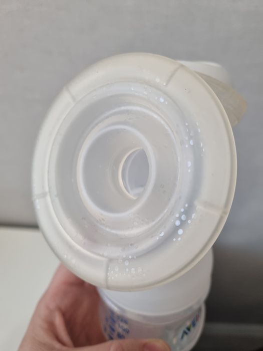 Продам молокоотсос Avent