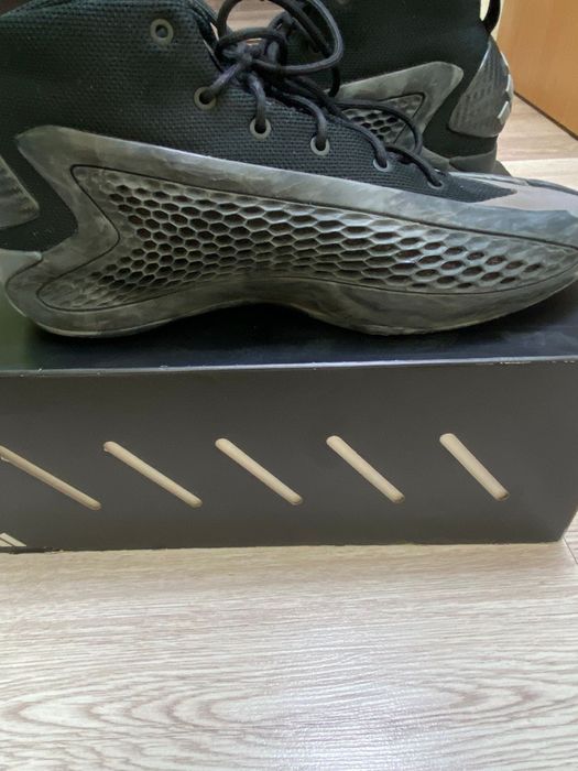 Adidasi baschet AE1