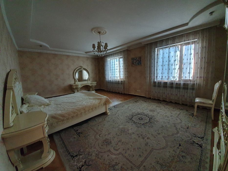 Продается большой дом в центре города