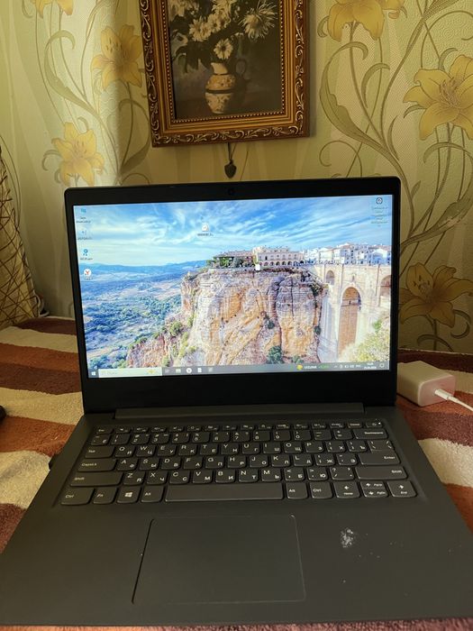 Ноутбук Lenovo .