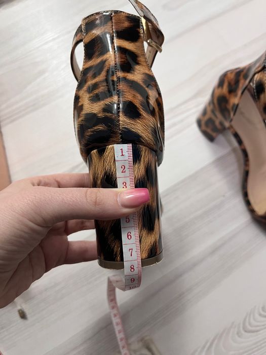 Дамски леопардови обувки на ток