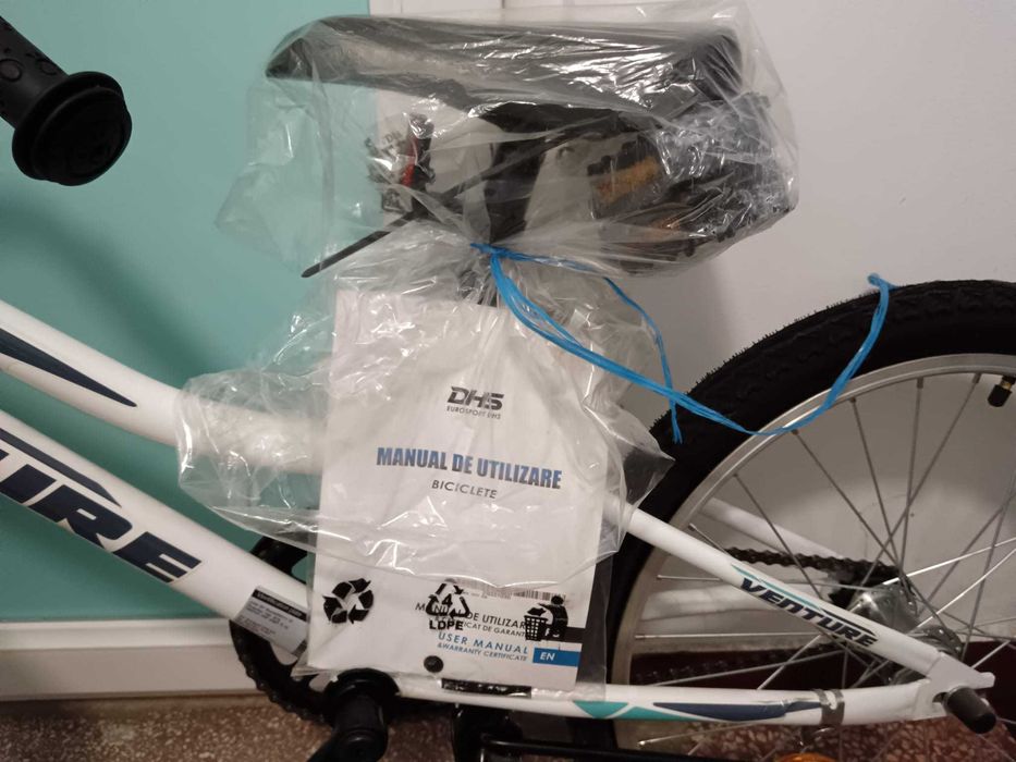 Bicicleta copii DHS roti 20 inch, Venture culoare alba. Noua nefolosita.