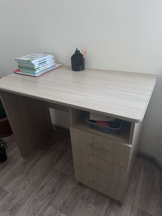 Продам письменный стол