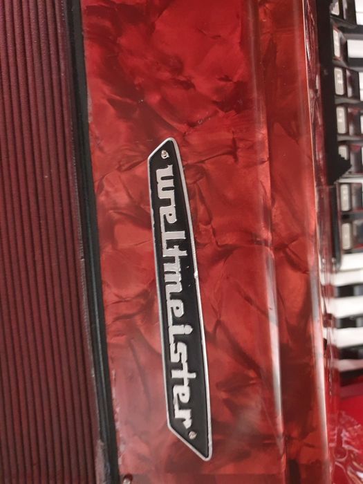 Продавам акордеон