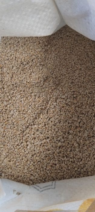 Продам отруби ,зерноотходы.зерно.