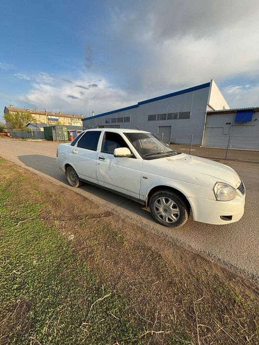 Продам машину Приора