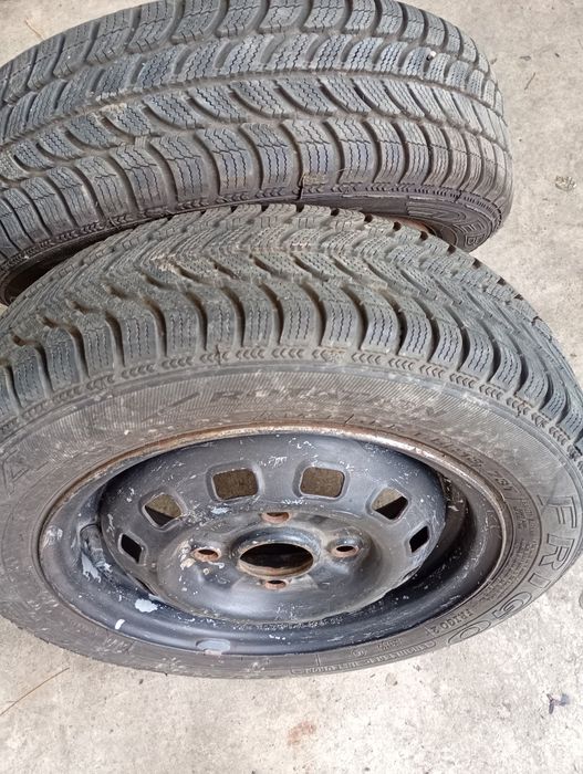 Vand  doua anvelope pentru Matiz și Fiat 155 /65/13 foarte bune