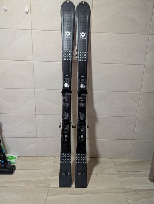 Schiuri Volkl Flair 72 marime 151cm stare foarte buna