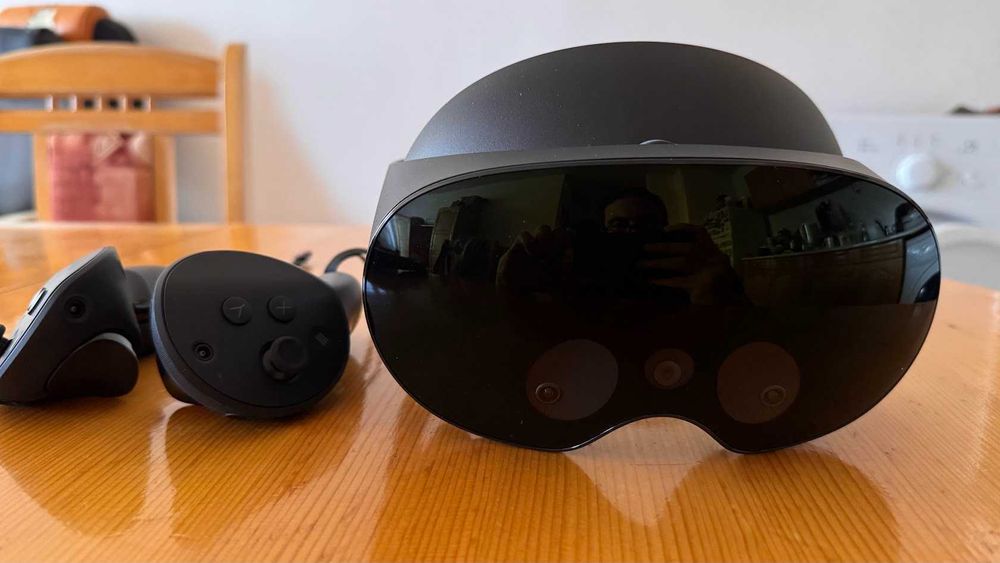 Meta Quest Pro 256GB + докинг станция + контролери + калъф ПОДАРЪК