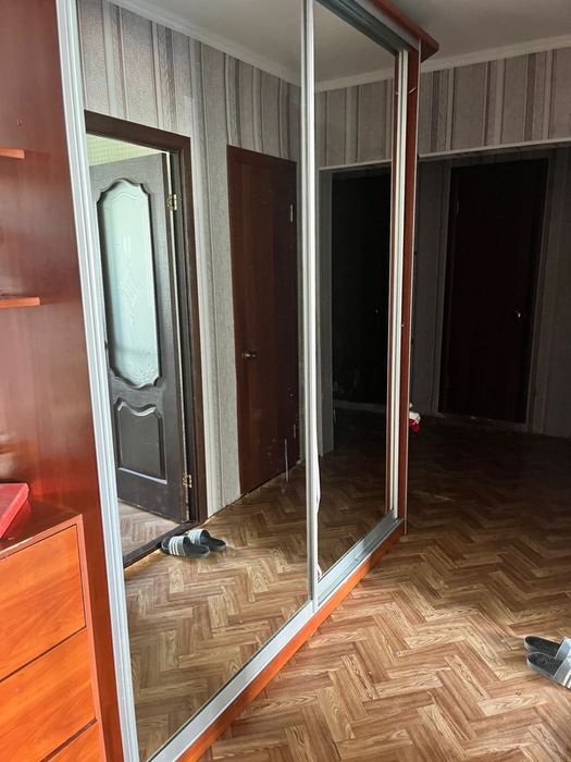 Продаётся прихожая (шкаф-купе с зеркалом)