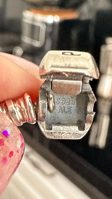 Brățară Pandora autentică + două clipsuri charm