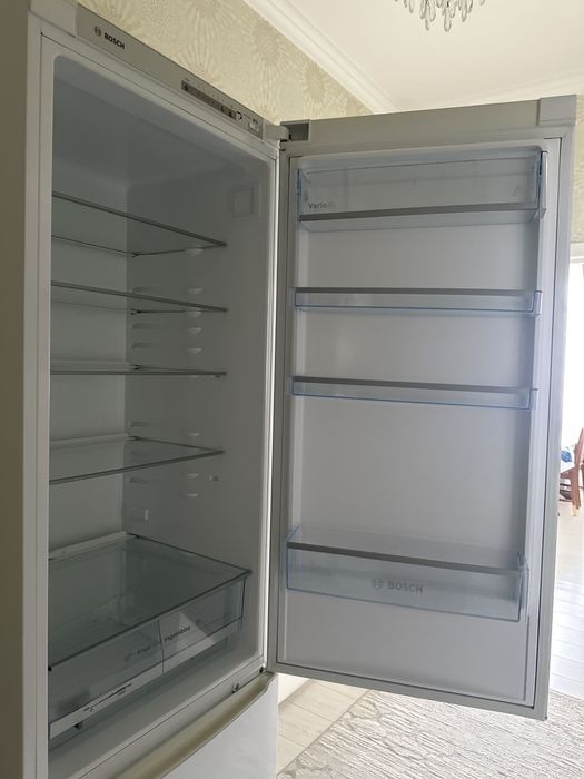 Срочно продаю холодильик BOSCH