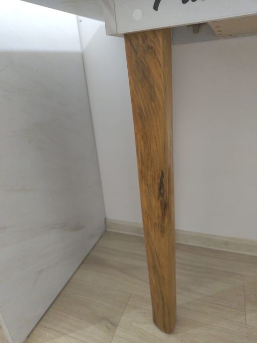 Masa cu compartiment secret