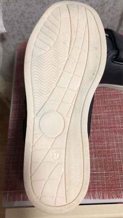 Продам новую обувь на мальчика