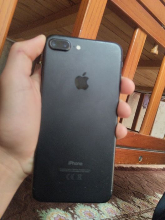 Айфон 7+  продам