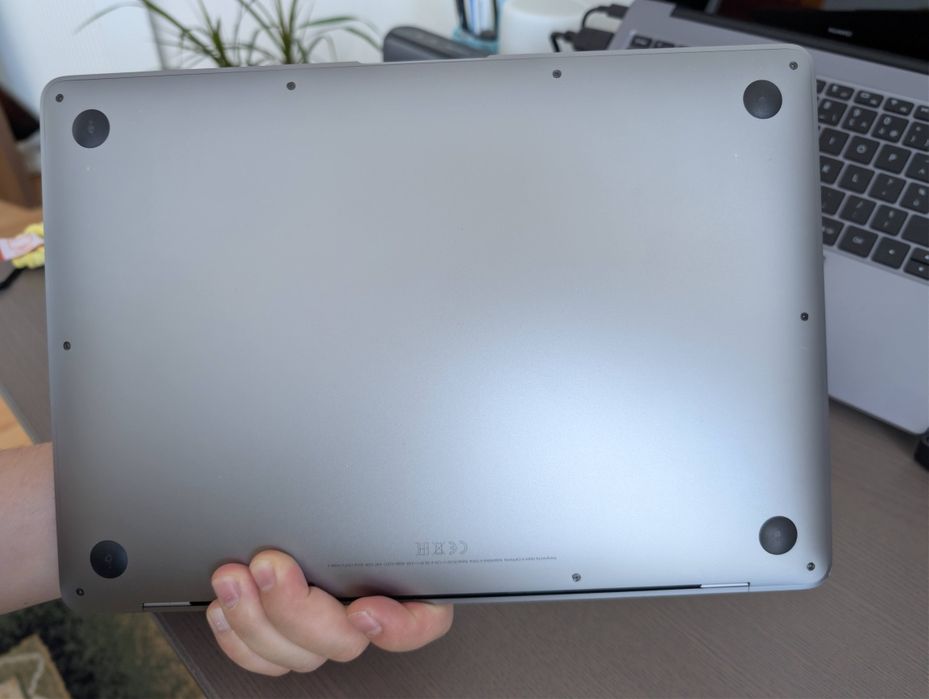 Macbook Air M1 8GB RAM 256GB